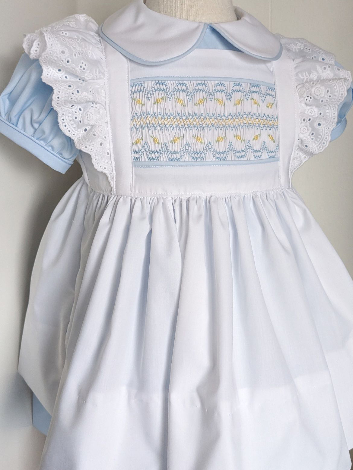 Белое платье со сборками для м – обзор и цена Baby Clothing Dresser