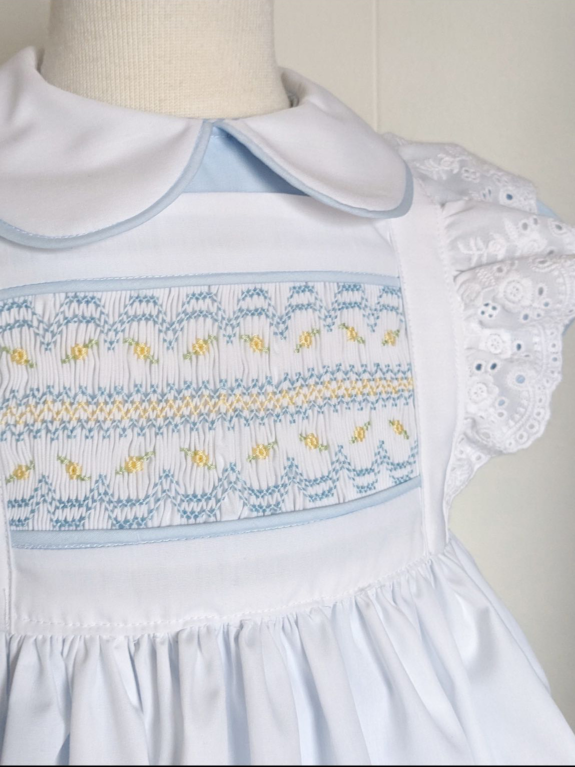 Белое платье со сборками для м – обзор и цена Baby Clothing Dresser